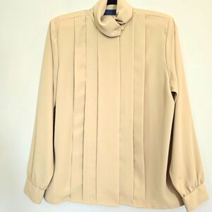 Vintage Karen Scott Women Top Sz 8 Beige Long Sleeve Front Pleated Blouse.D66‎